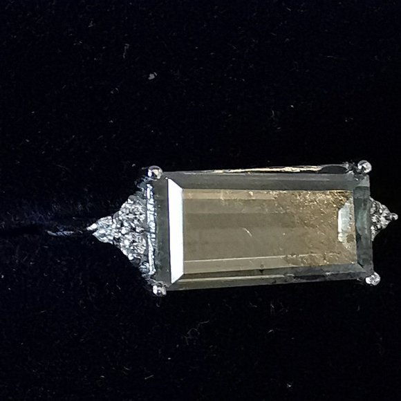 2.24 Carat Diamond Baguette Solitaire with 6 shoulder Diamonds ! - Picture 8 of 15